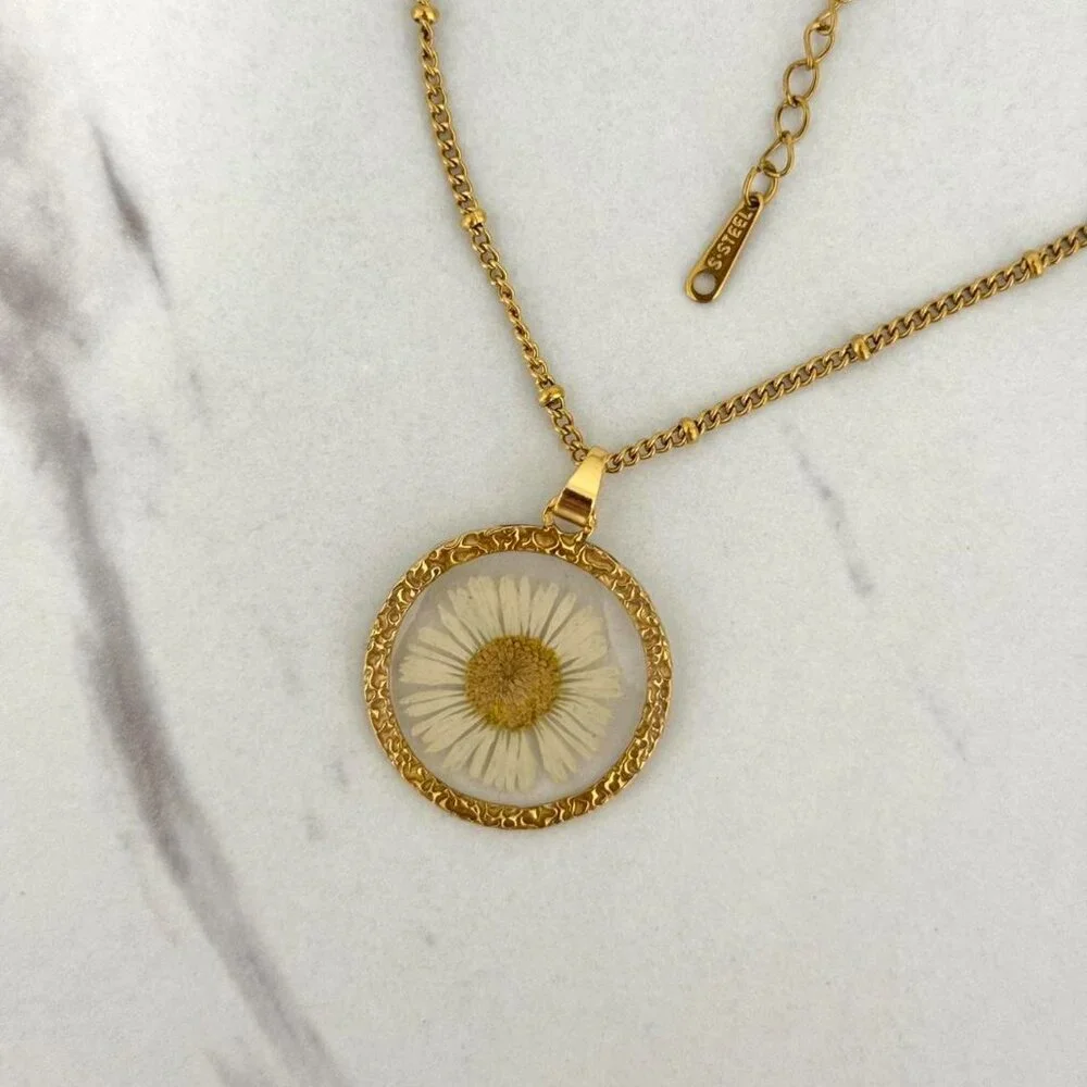 Sku: 0423 vintage vibe gold necklace a‎ chain with a transparent pendant